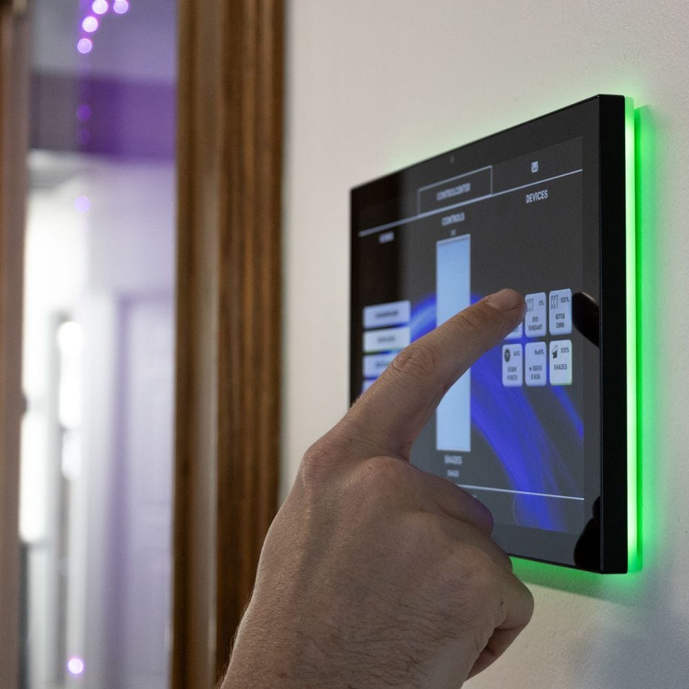 PoE Texas Display 10" Touchscreen Room Scheduler with Highly Visible LED Ring and MeetingPortal App