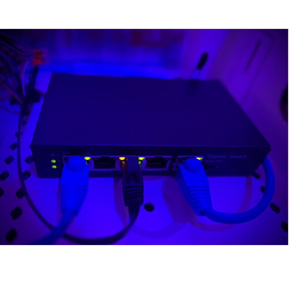 PoE Texas Switch 4 Port Gigabit PoE Extender with IEEE 802.3bt Uplink Power