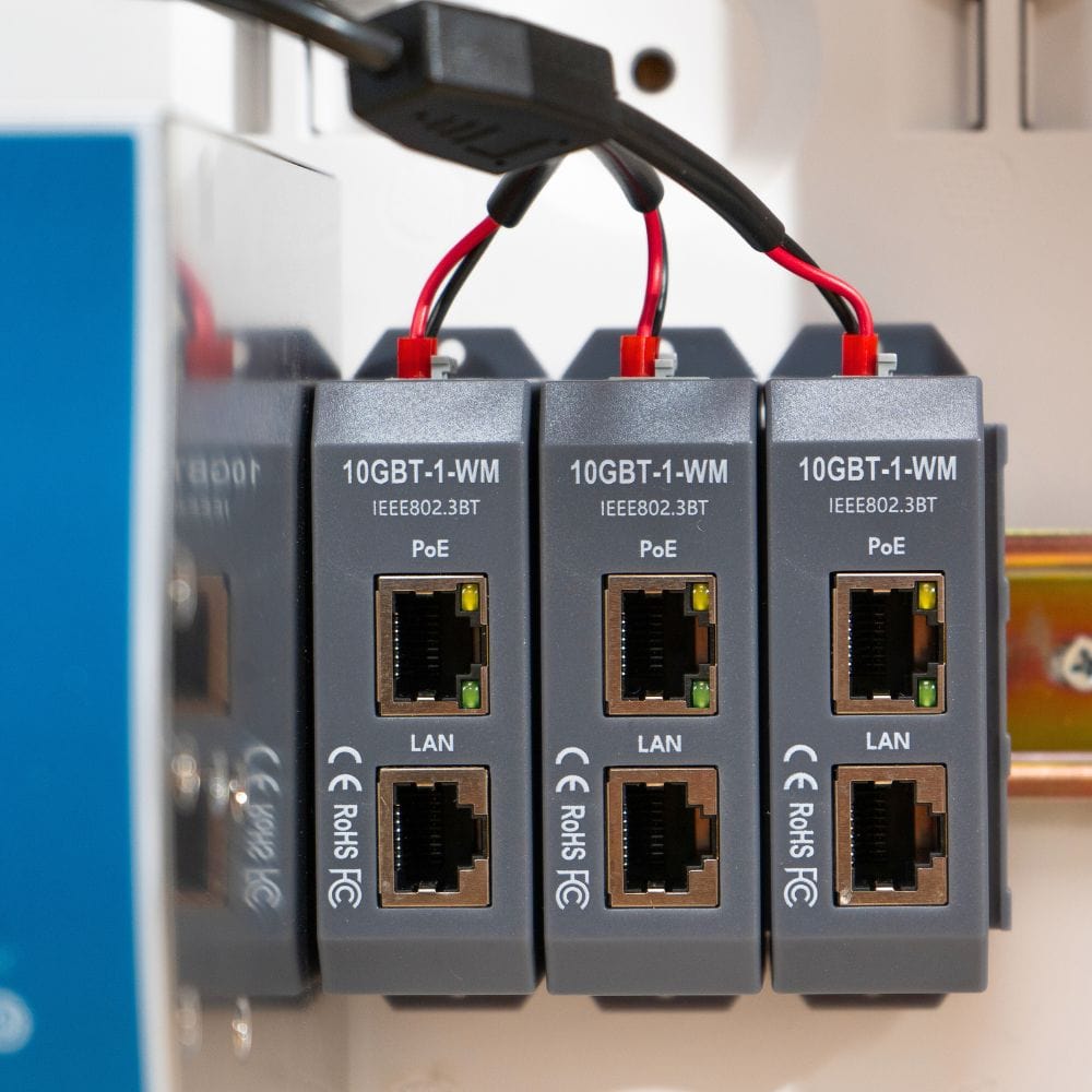 10 Gigabit PoE++ (802.3bt) 6-port Injector Kit with 48 Volt 480 Watt P ...