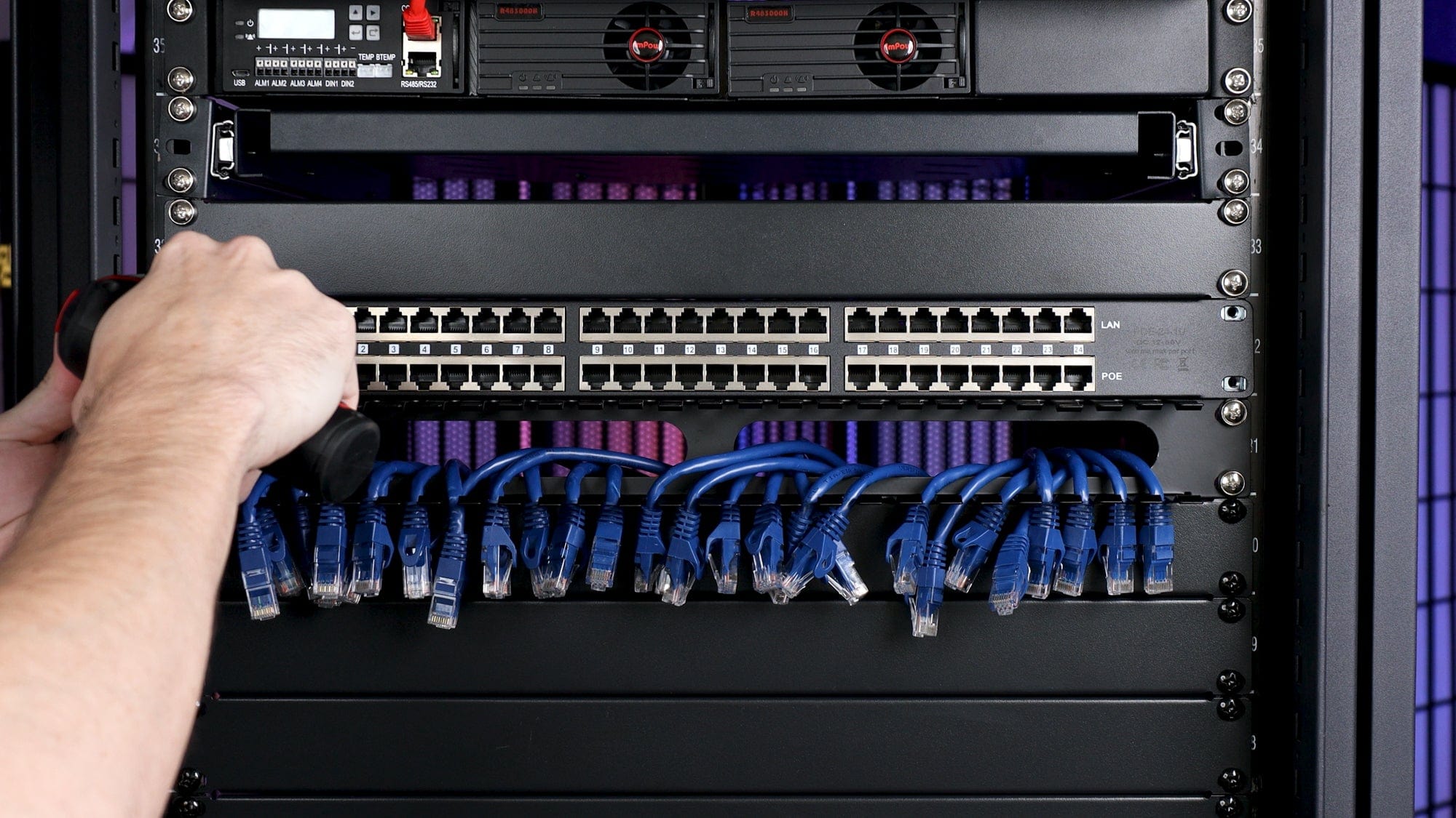 PoE Texas Injector 24-Port 10/100, Mode B, Rack Mount PoE Injector with 48 Volt 120 Watt Power Supply